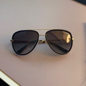 Quay black with gold rim sunglasses